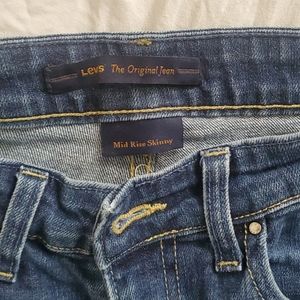 Levi's Mid Rise Skinny